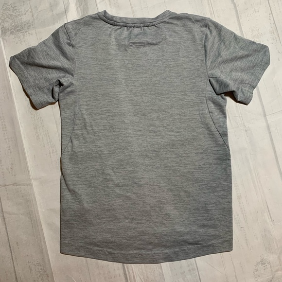 Kids Nike Dri-Fit gray shirt. Size S. - Picture 2 of 6